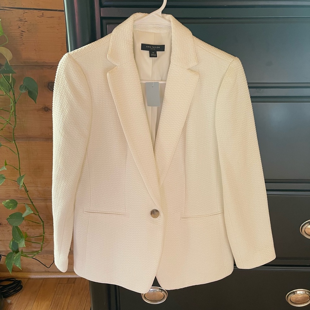 Knitted blazer from Ann Taylor. Brand new, never been worn. Still has the tags
